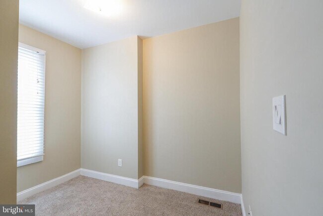 Building Photo - 137 Durfor St