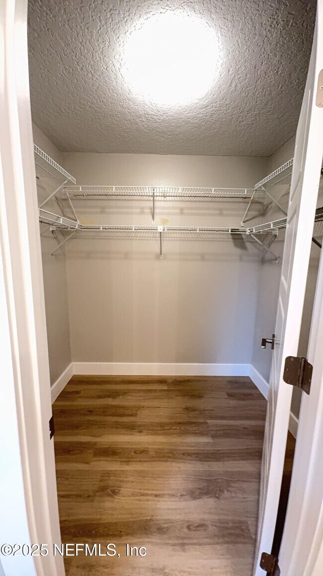 Building Photo - 48 Firethorn Ln