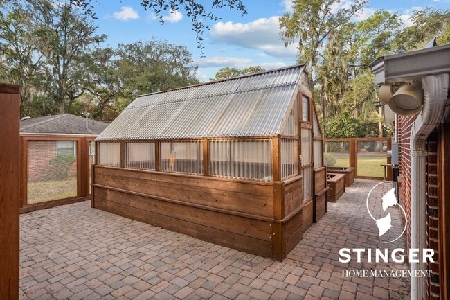 Building Photo - 150 Brickyard Point Rd S