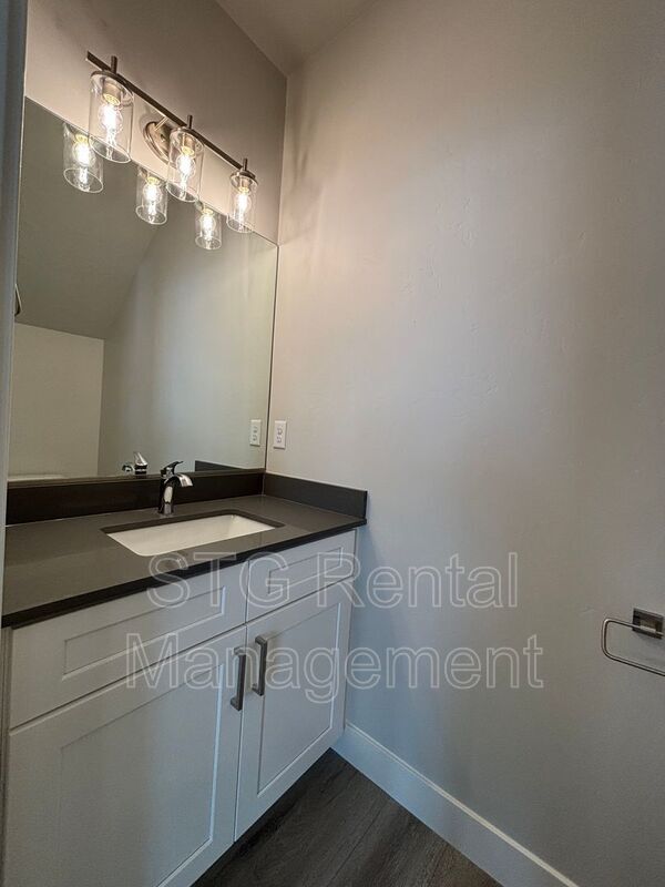 Building Photo - 983 S 4380 W