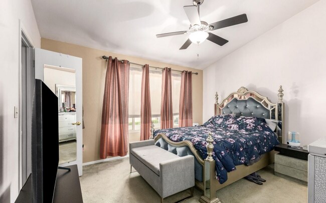 Building Photo - Townes at South Park