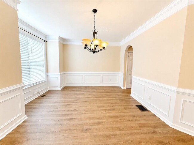 Building Photo - 6065 Cameron Pointe