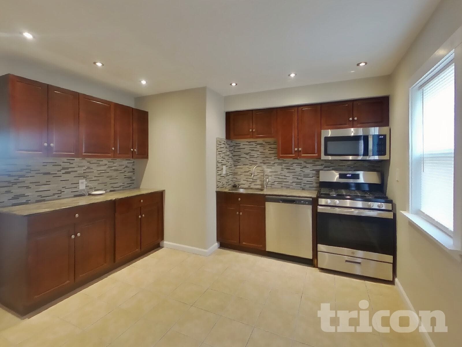 Building Photo - 1229 Tyler St