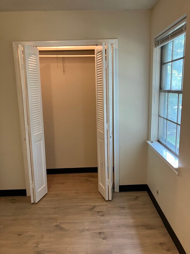 Building Photo - 626 Trailwood Ct