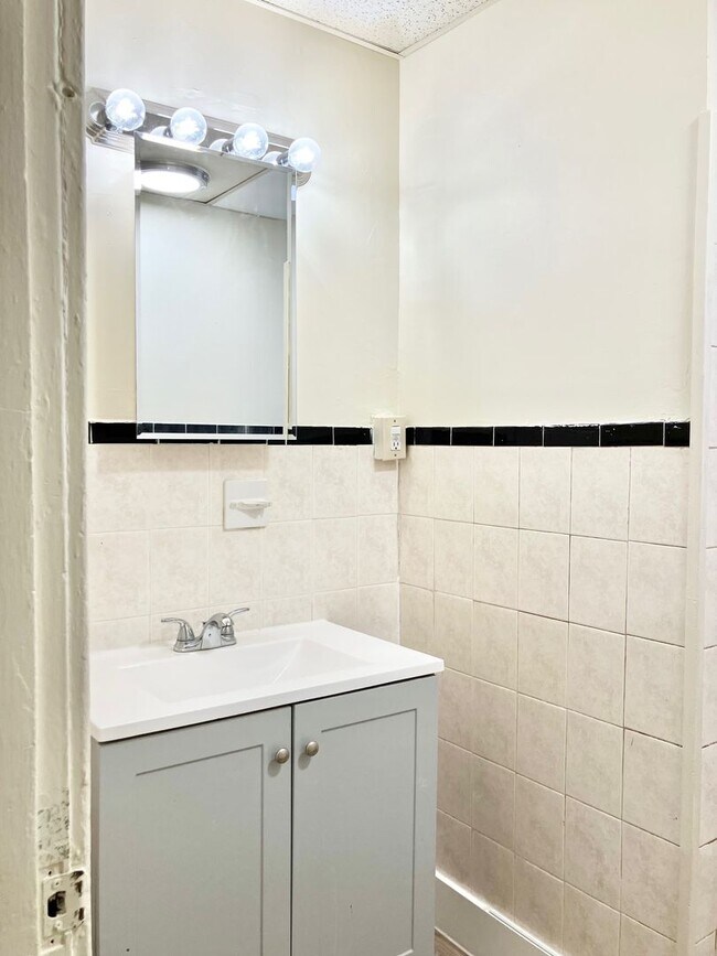 Building Photo - DICKERMAN