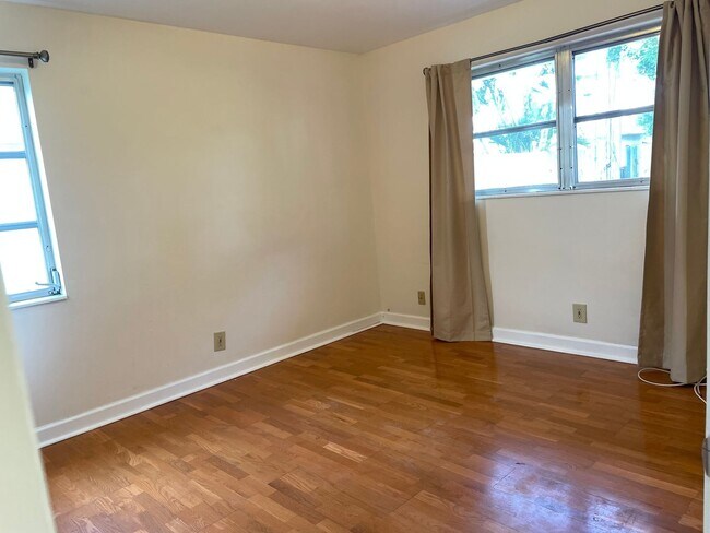 Building Photo - Easy Living in Palm Beach Gardens—Minutes ...