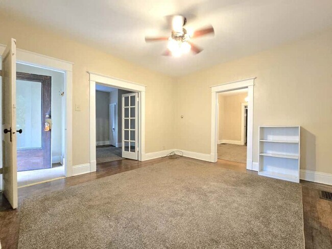 Building Photo - 218 E Navarre St