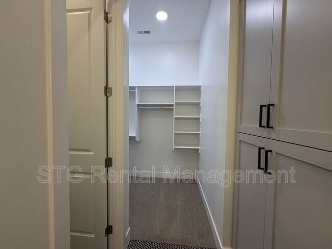 Building Photo - 2908 Church Oak Dr