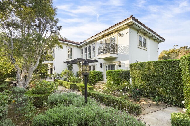 Building Photo - 23255 Mariposa De Oro St