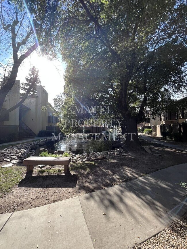 Building Photo - COLO370