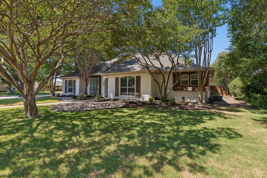 Building Photo - 901 Autumn Lake Dr