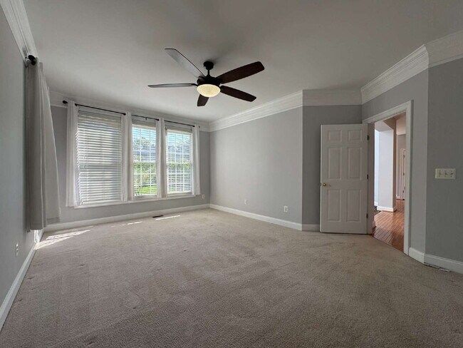 Building Photo - Spacious Elegance in Gated Piedmont!