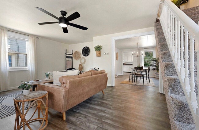 Building Photo - 532 W 5th Ave