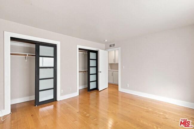 Building Photo - 3131 S Canfield Ave