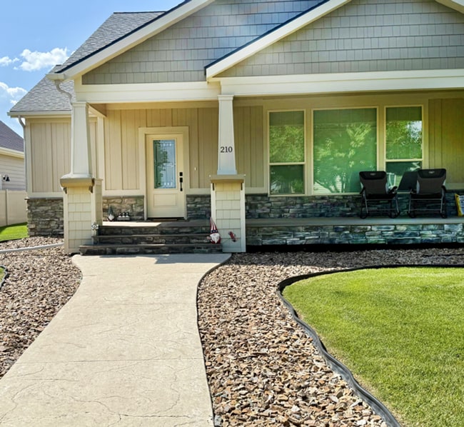 Building Photo - Beautifully Designed 3 Bed Home