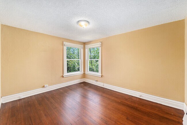 Building Photo - Stately Brick Denver Square Near City Park!