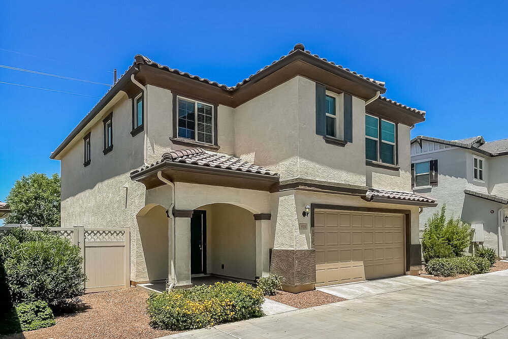 Building Photo - 825 S Swallow Ln