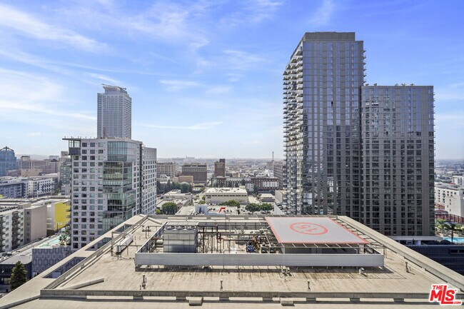 Building Photo - 1100 S Hope St