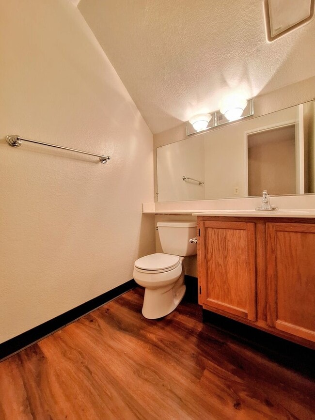 Building Photo - Large 2-story 2 Bedroom Townhouse w/Garage...