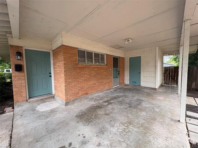 Building Photo - 1307 Corona Dr