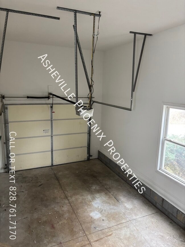 Building Photo - 9 Spruce Shade Ct