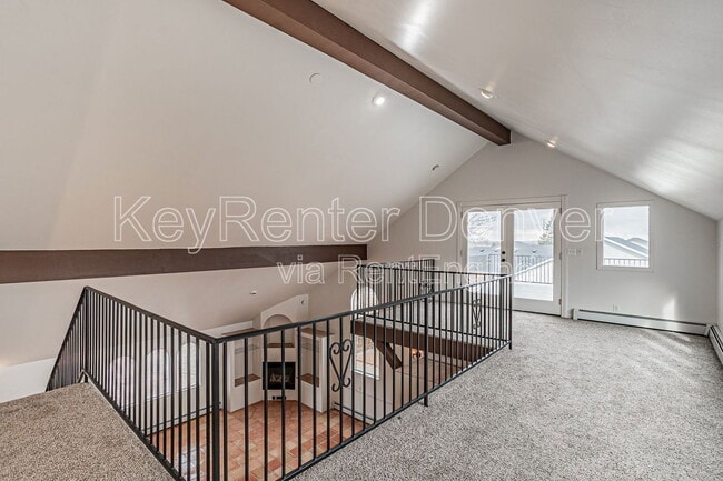 Building Photo - 990 Beech St