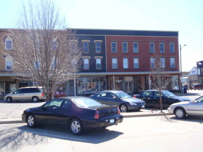 Lots of public parking - 8 E Railroad St