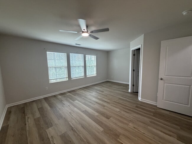 Building Photo - 1037 Grand Ridge Dr