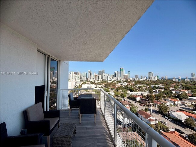 Building Photo - 900 SW 8th St