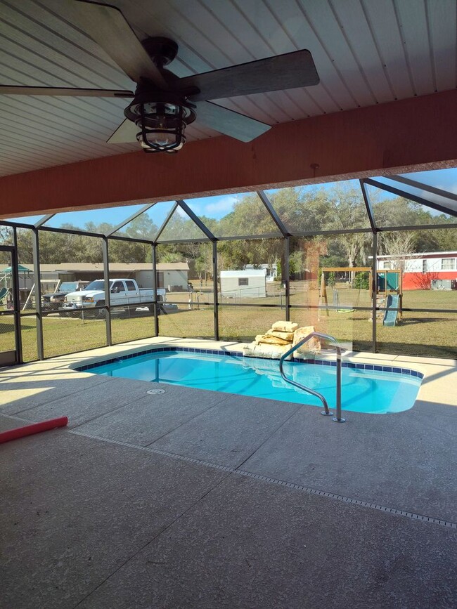 Building Photo - DUNNELLON POOL HOME