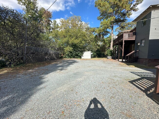 Building Photo - 605 Lamar Ave