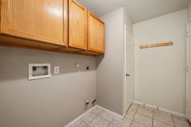 Building Photo - 22730 Tara Way Dr