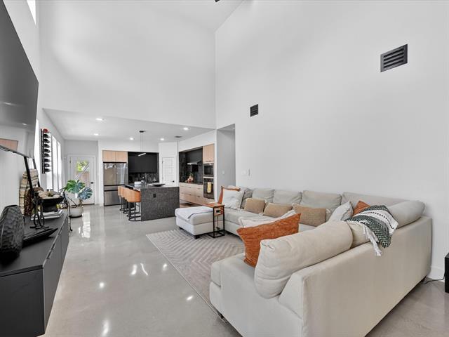 Building Photo - 1941 Glenmore Ave