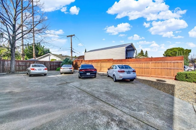 Building Photo - Adorable 2 bed 1 bath unit located in a 4 Plex close to Downtown Vacaville!!