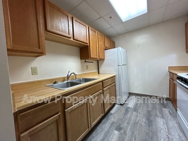 Building Photo - 731 E Crawford St