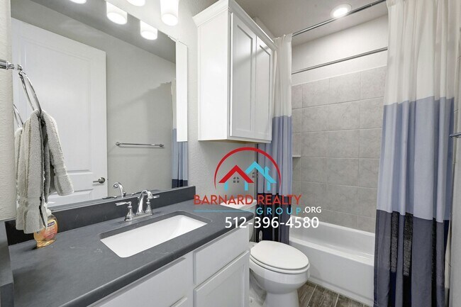 Building Photo - Available Now: Beautiful Home in Kissing Tree