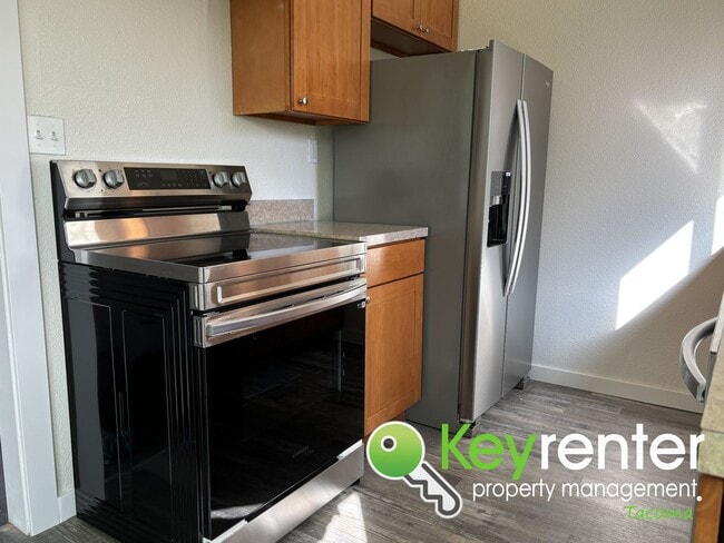 Building Photo - Recently Renovated Tacoma Home