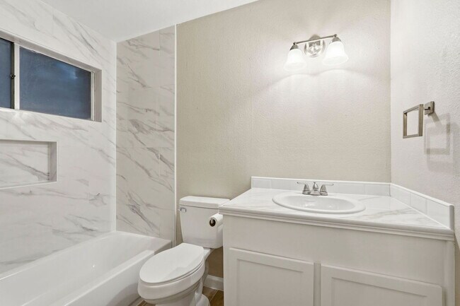 Building Photo - 309 Stratford St