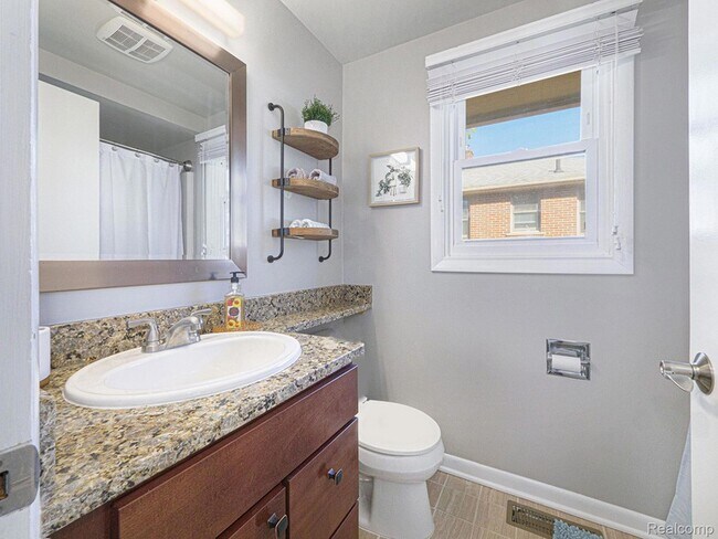 Building Photo - 421 S 7th St