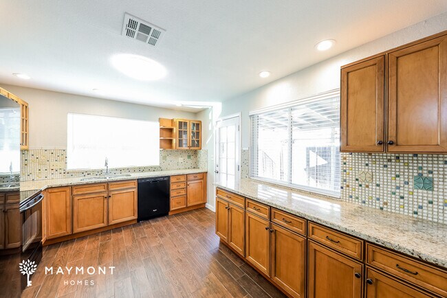 Building Photo - 2119 W Eugie Ave