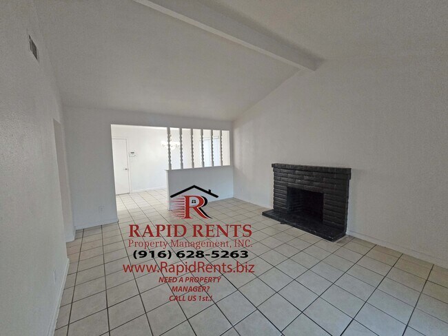 Building Photo - 1622 Sandalwood Dr