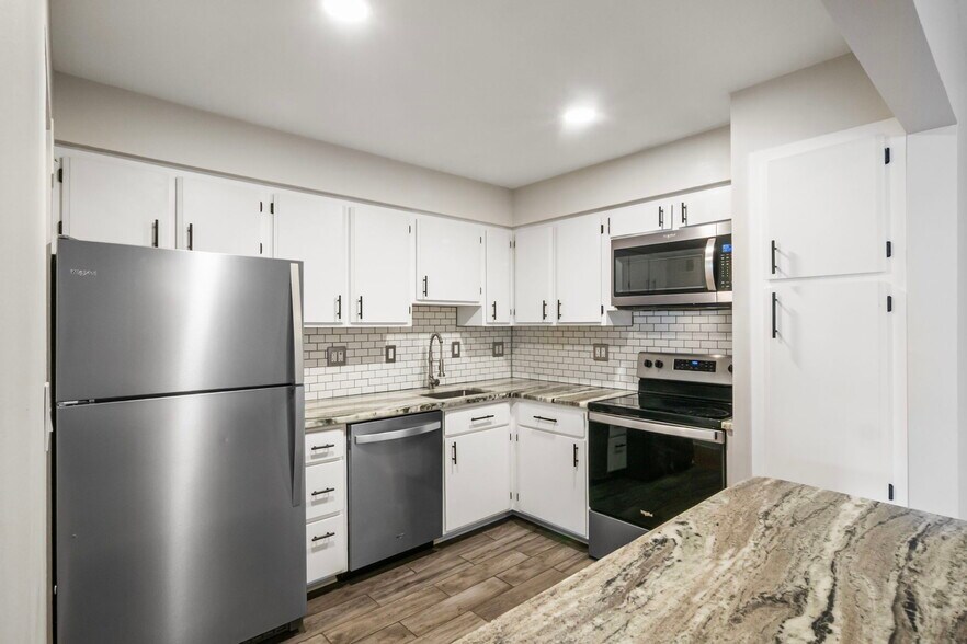 Building Photo - 8353 Kennedy Cir