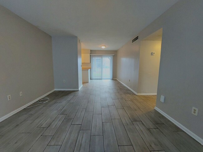 Building Photo - Lake Bentley Shores Condo- Unit C-3 Locate...