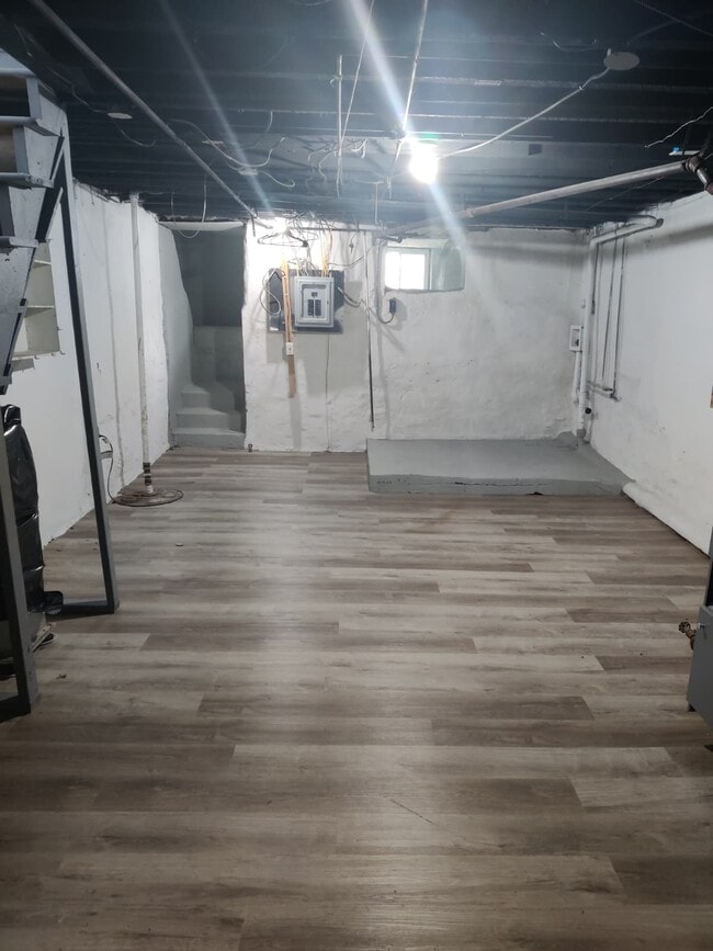 Building Photo - 532 E Mayland St