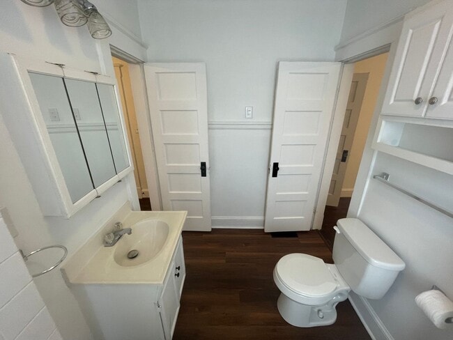 Building Photo - Historic Downtown Wilmington Cottage