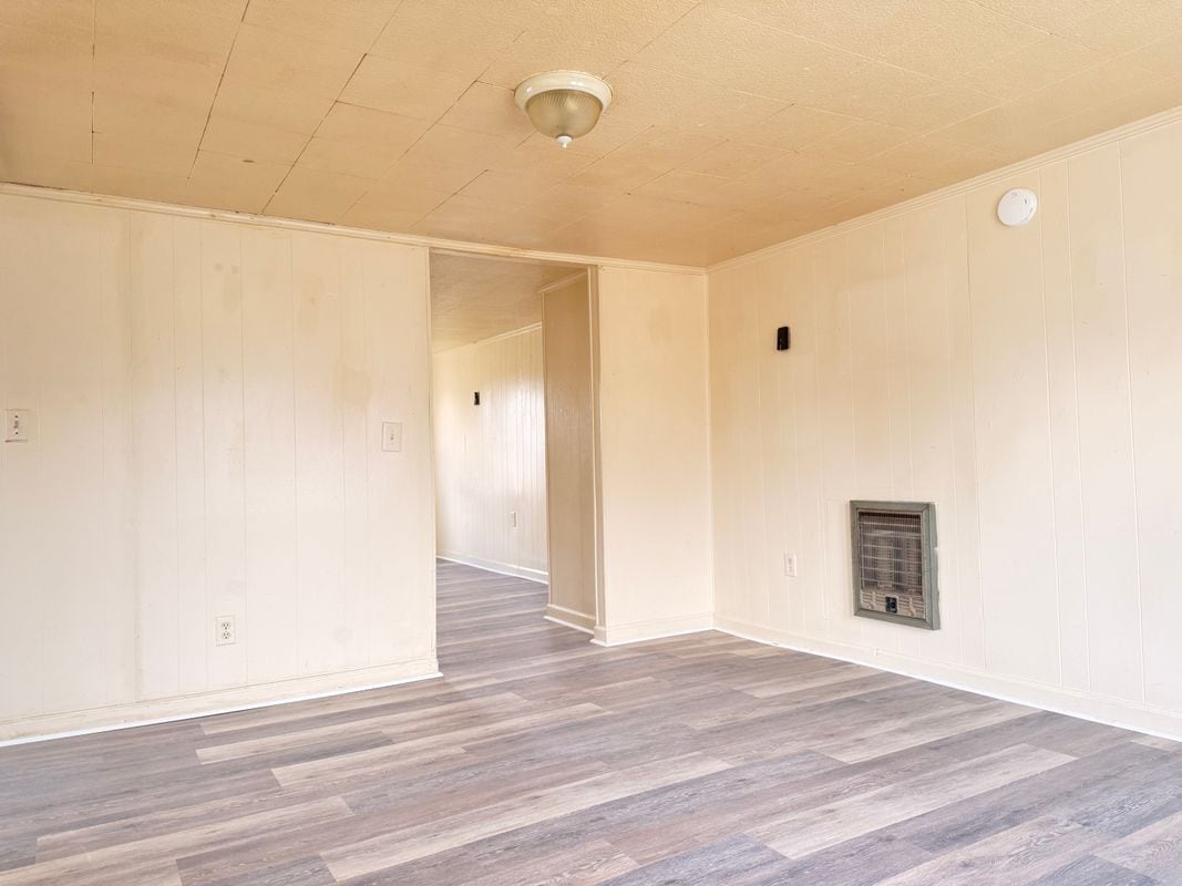 Building Photo - 502 Oak Dr