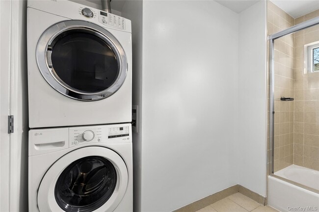 Building Photo - 301 S Ridge St