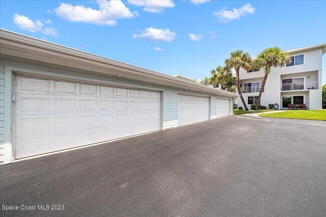 Building Photo - 1321 S Miramar Ave