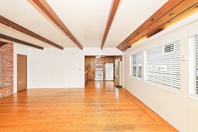 Building Photo - 420CARRILLOSTREET