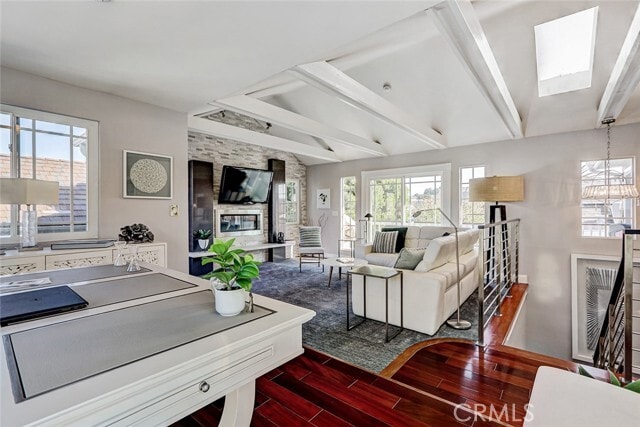 Building Photo - 718 S Broadway